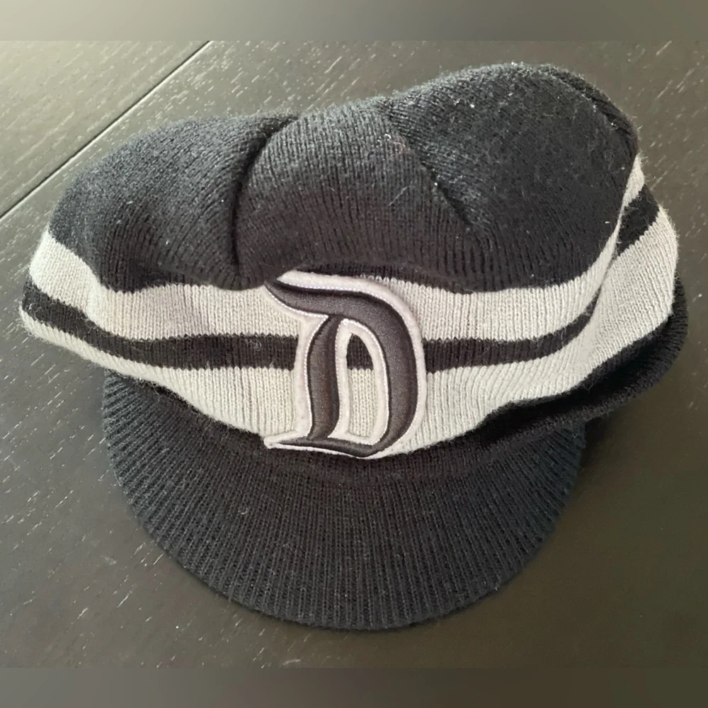 Disney Fleece Beanie Hat β Unisex Vintage βDβ Beanie - Picture 12 of 13